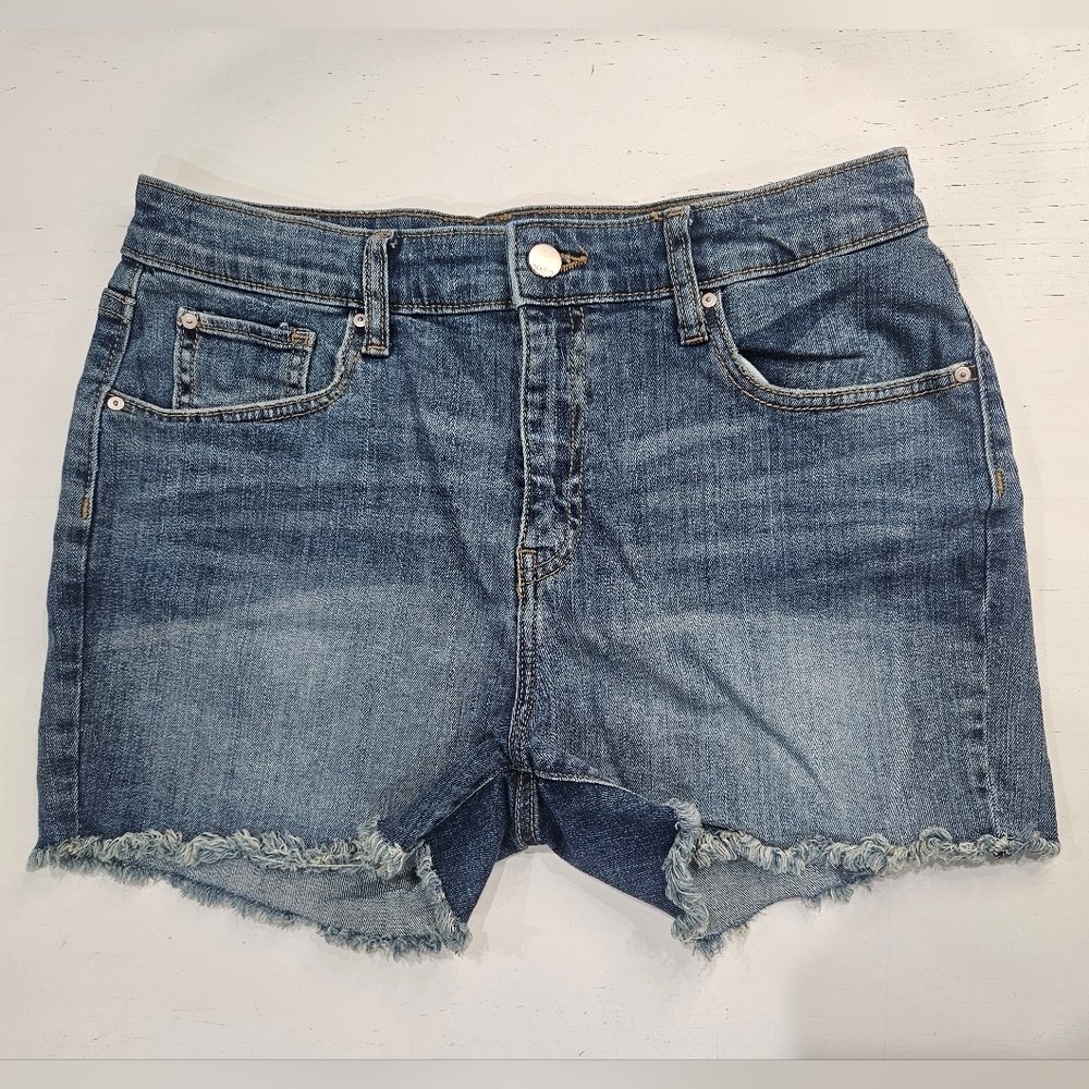 Gap High Rise Cut Off Jean Shorts, Medium Blue Denim Color. Size 6/28. Casual